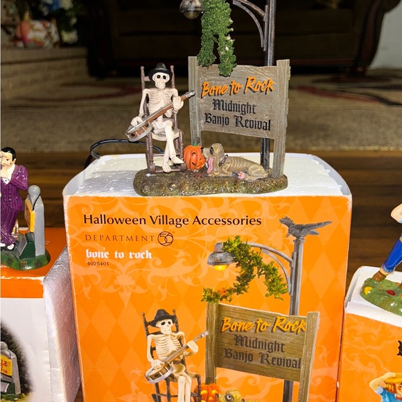 Dept 56 • Halloween • How About Our Lay-Away Plan? • Bone To Rock •Scarecrow Fun - Picture 12 of 16